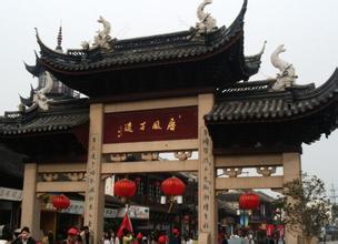 石雕牌樓中雀替和樓檐頂的作用
